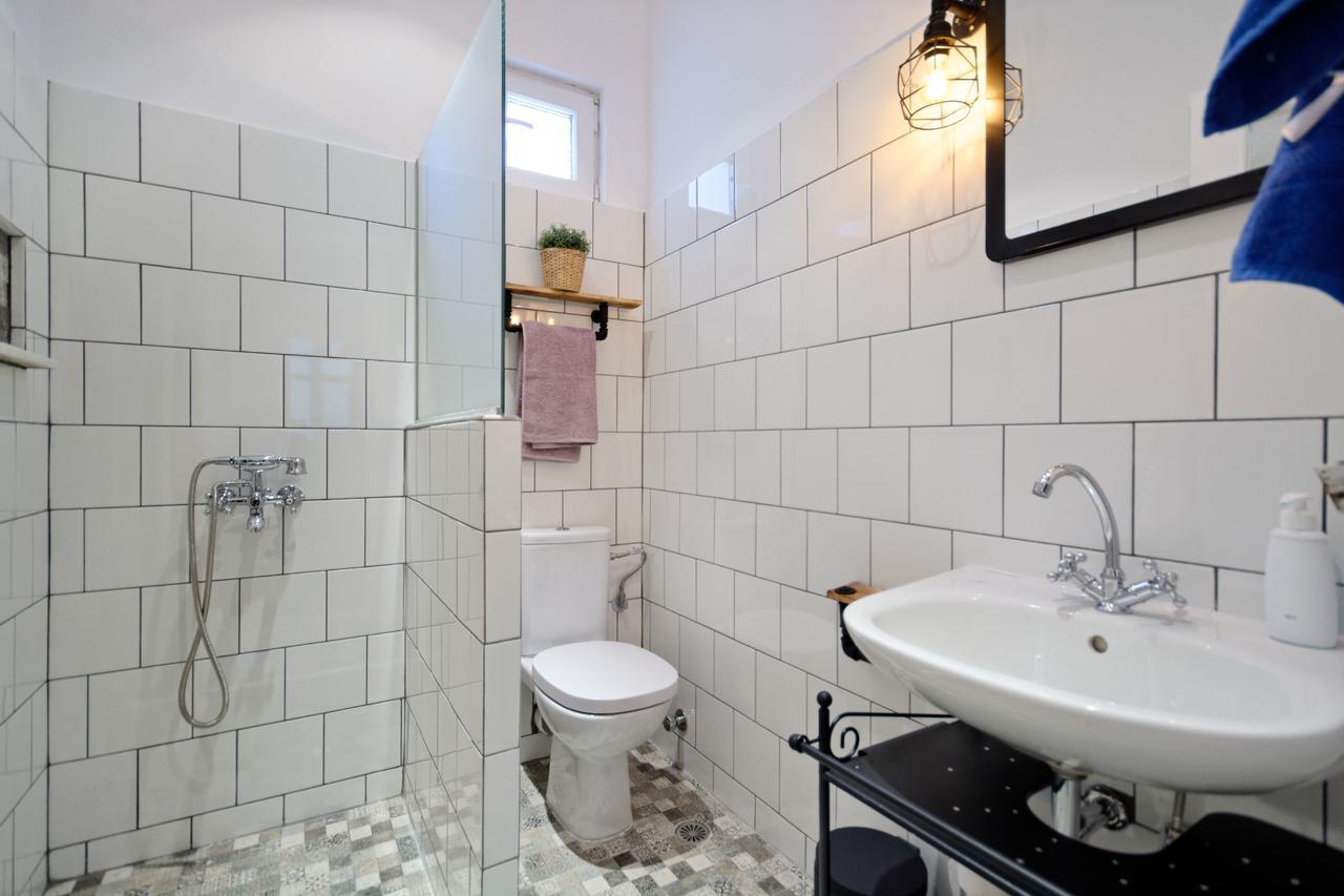 Kosta'S Cottage House Атина Екстериор снимка